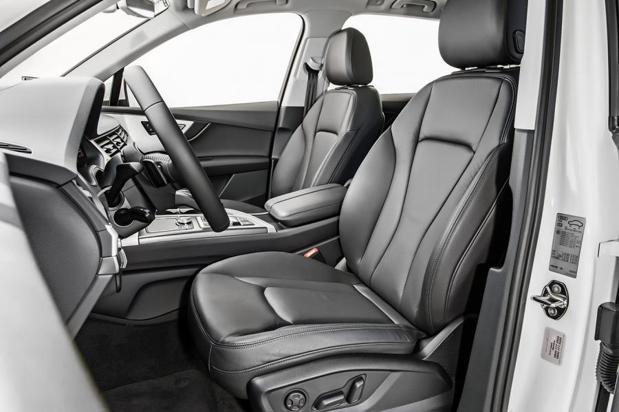 Интерьер Audi Q7 TFSI Quattro (4M) 2016 года  (LA) (фото 7 из 40)